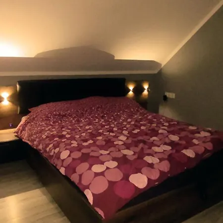 Bialy Z Ogrodem, 3 Sypialnie *