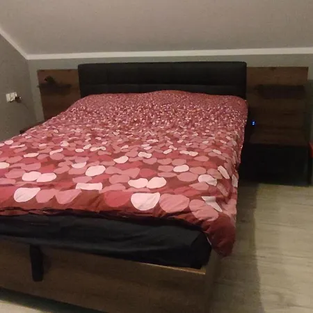 Bialy Z Ogrodem, 3 Sypialnie Villa