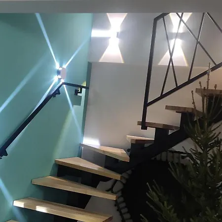 Bialy Z Ogrodem, 3 Sypialnie Villa *