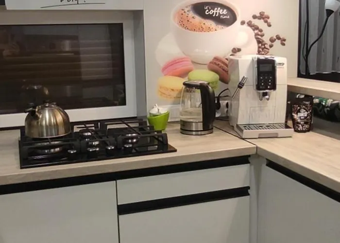 Bialy Z Ogrodem, 3 Sypialnie Villa *